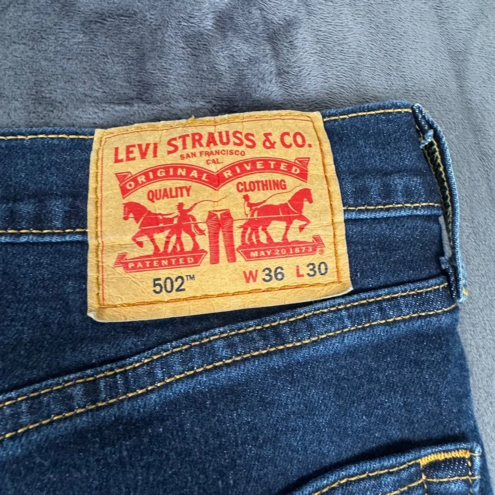 Levi's 502 Regular Taper Jeans Mens 36x30 Dark Wash Blue Denim 29507-2920